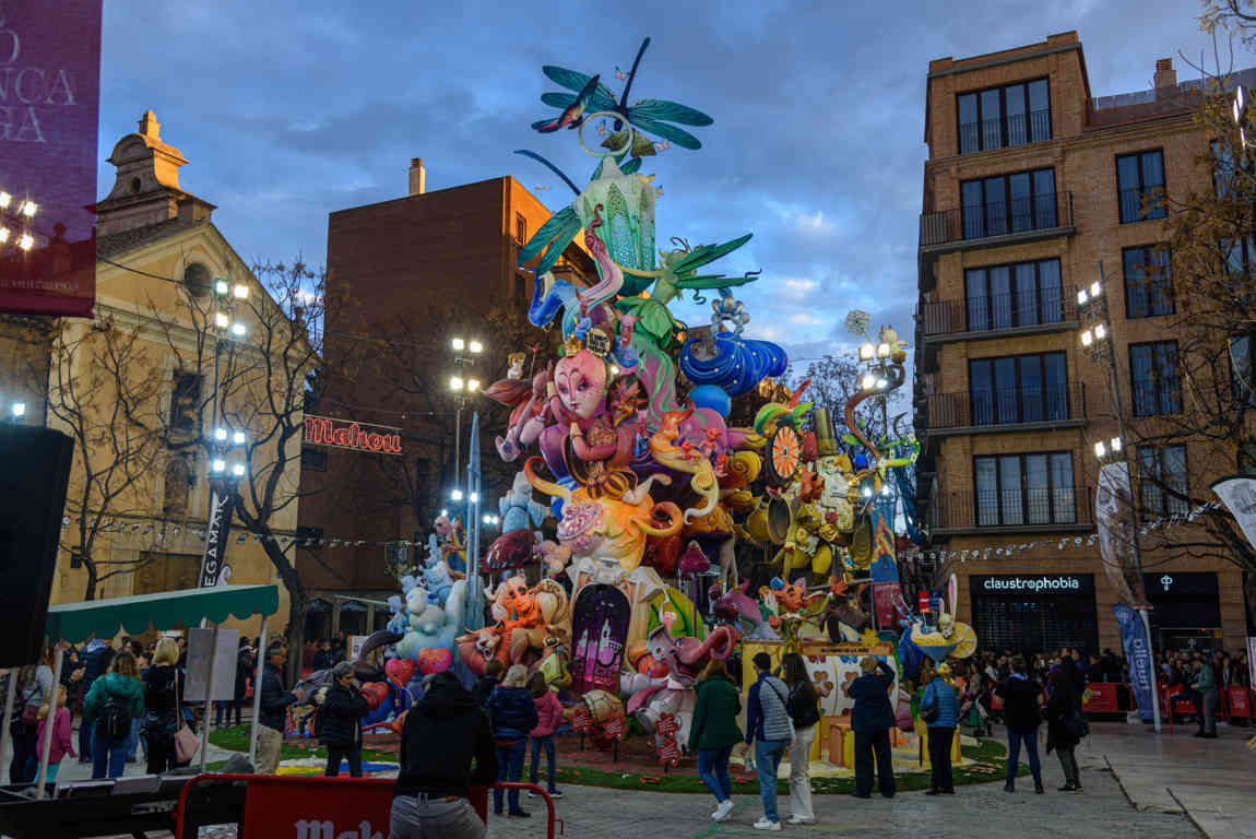 Valencia - fallas 2023 - 4 premio - falla Na Jordana - Clover earth 10.jpg